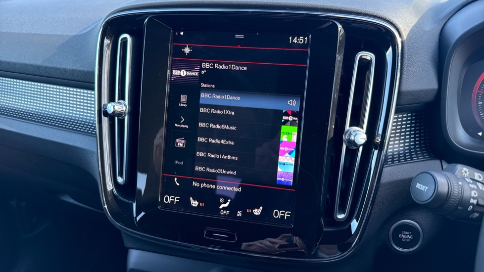 Volvo XC40 1.5 T5 Recharge PHEV R DESIGN Pro 5dr Auto Estate - Image 33