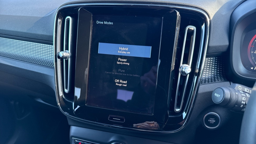 Volvo XC40 1.5 T5 Recharge PHEV R DESIGN Pro 5dr Auto Estate - Image 35