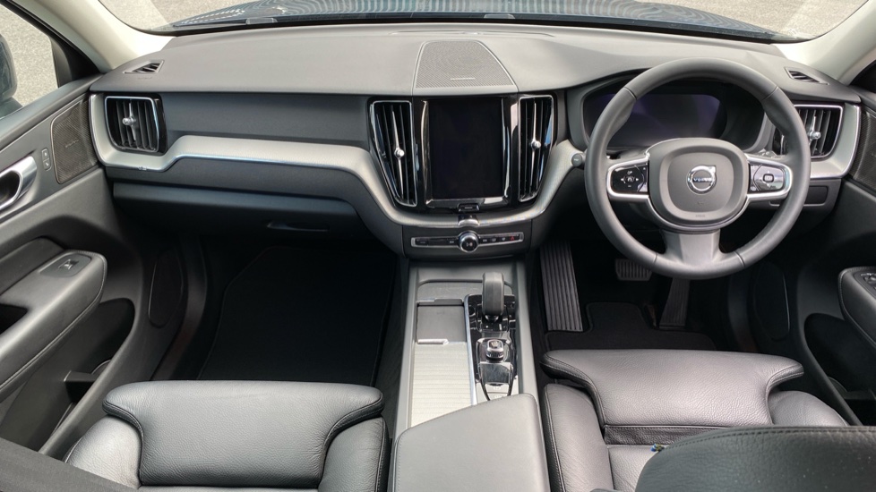 Volvo XC60 2.0 B4D Plus Dark 5dr AWD Geartronic Diesel Estate - Image 5