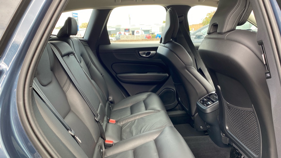 Volvo XC60 2.0 B4D Plus Dark 5dr AWD Geartronic Diesel Estate - Image 6