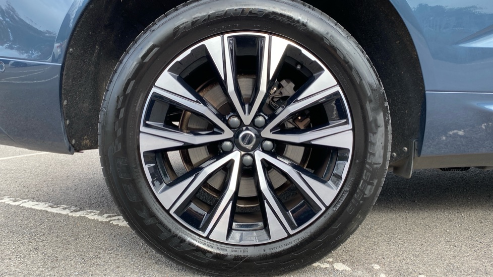 Volvo XC60 2.0 B4D Plus Dark 5dr AWD Geartronic Diesel Estate - Image 9