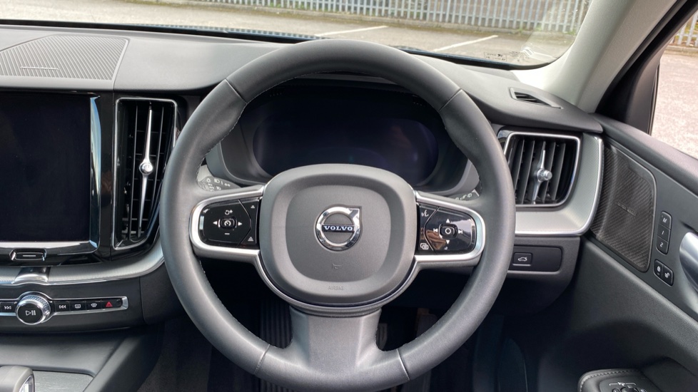 Volvo XC60 2.0 B4D Plus Dark 5dr AWD Geartronic Diesel Estate - Image 10