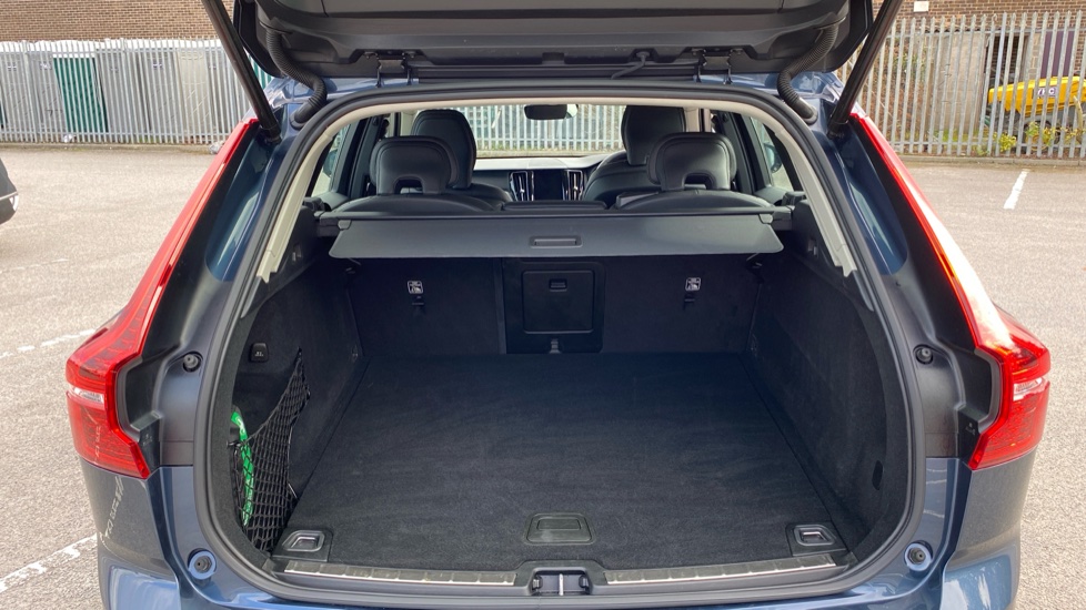 Volvo XC60 2.0 B4D Plus Dark 5dr AWD Geartronic Diesel Estate - Image 13