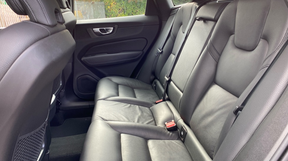 Volvo XC60 2.0 B4D Plus Dark 5dr AWD Geartronic Diesel Estate - Image 33