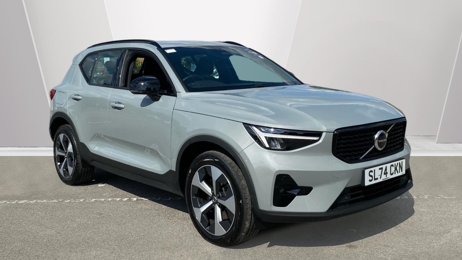 Volvo XC40 listing photo