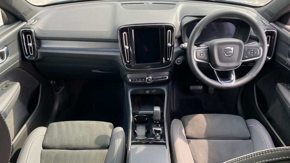 Volvo XC40 2.0 B3P Plus Dark 5dr Auto Petrol Estate - Image 5