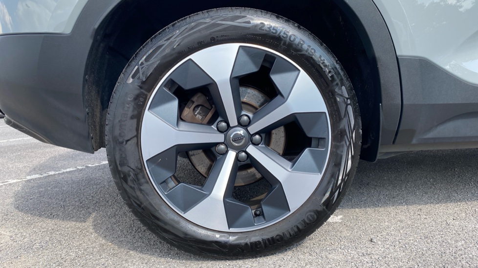 Volvo XC40 2.0 B3P Plus Dark 5dr Auto Petrol Estate - Image 9
