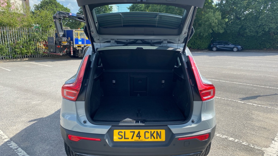 Volvo XC40 2.0 B3P Plus Dark 5dr Auto Petrol Estate - Image 13