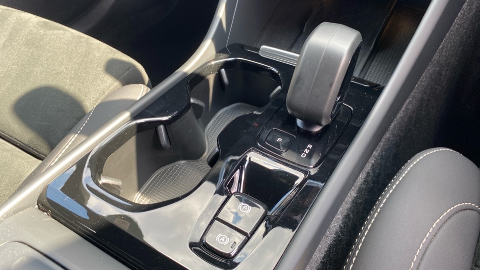 Volvo XC40 2.0 B3P Plus Dark 5dr Auto Petrol Estate - Image 26