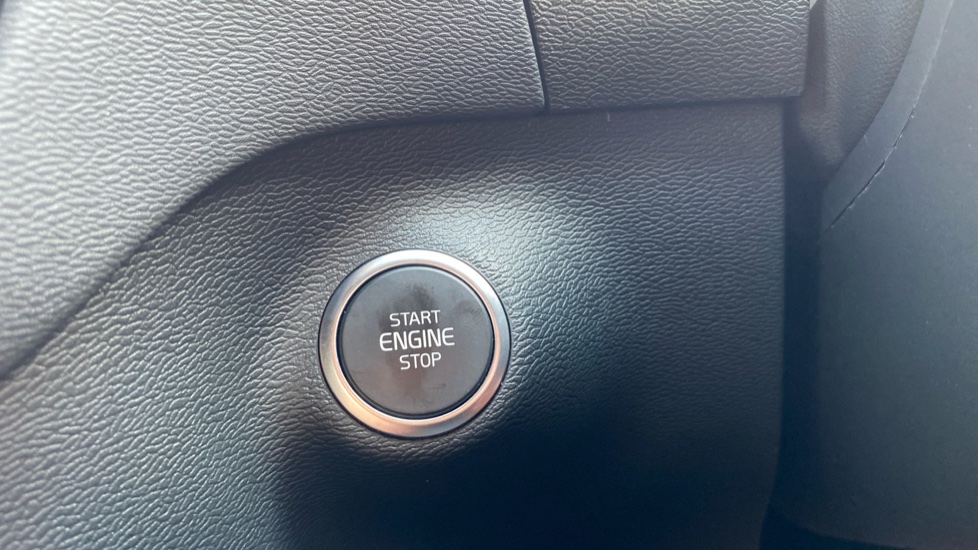 Volvo XC40 2.0 B3P Plus Dark 5dr Auto Petrol Estate - Image 27