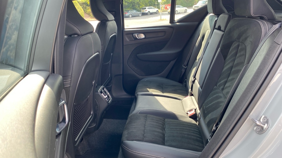 Volvo XC40 2.0 B3P Plus Dark 5dr Auto Petrol Estate - Image 33