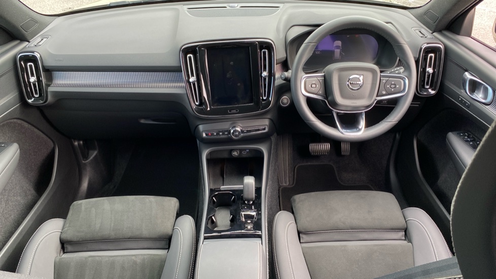 Volvo XC40 2.0 B3P Plus Dark 5dr Auto Petrol Estate - Image 5