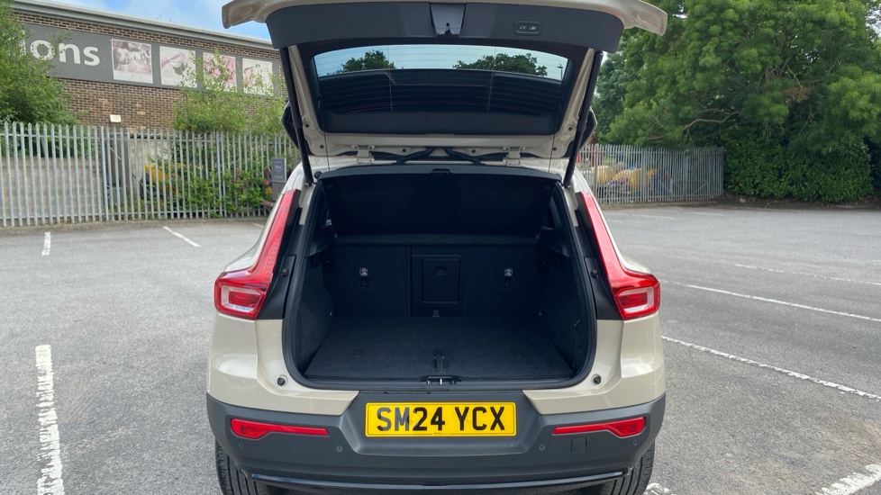 Volvo XC40 2.0 B3P Plus Dark 5dr Auto Petrol Estate - Image 13