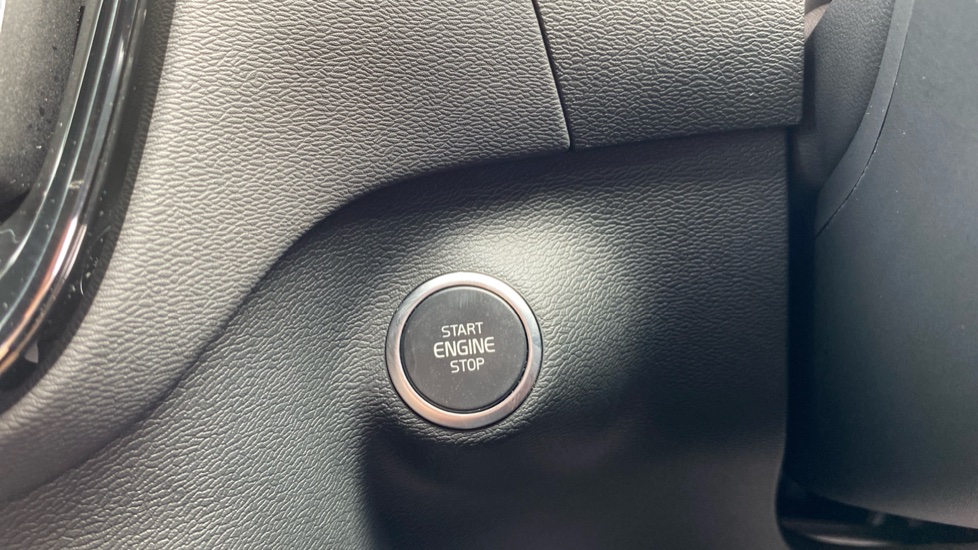 Volvo XC40 2.0 B3P Plus Dark 5dr Auto Petrol Estate - Image 27