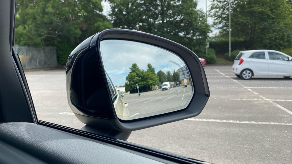 Volvo XC40 2.0 B3P Plus Dark 5dr Auto Petrol Estate - Image 32