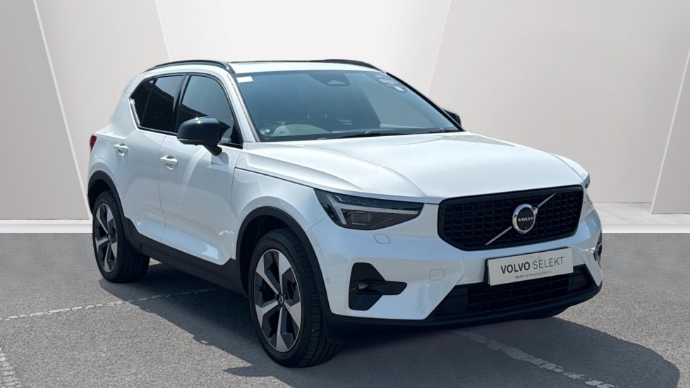 Volvo XC40 2.0 B4P Ultimate Dark 5dr Auto Petrol Estate - Image 1