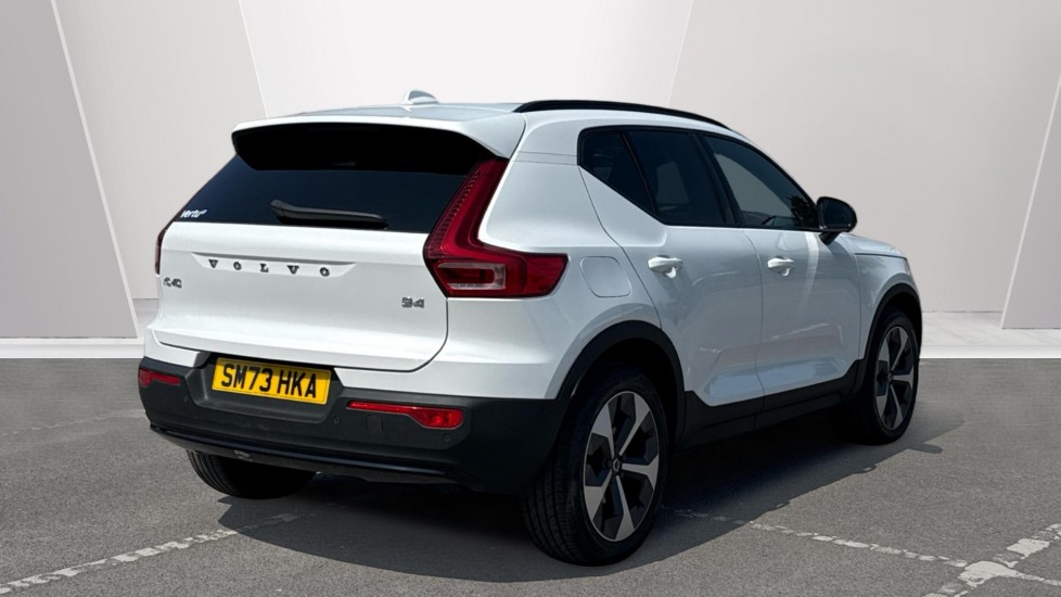 Volvo XC40 2.0 B4P Ultimate Dark 5dr Auto Petrol Estate - Image 2