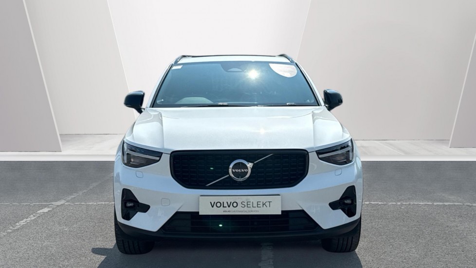 Volvo XC40 2.0 B4P Ultimate Dark 5dr Auto Petrol Estate - Image 8