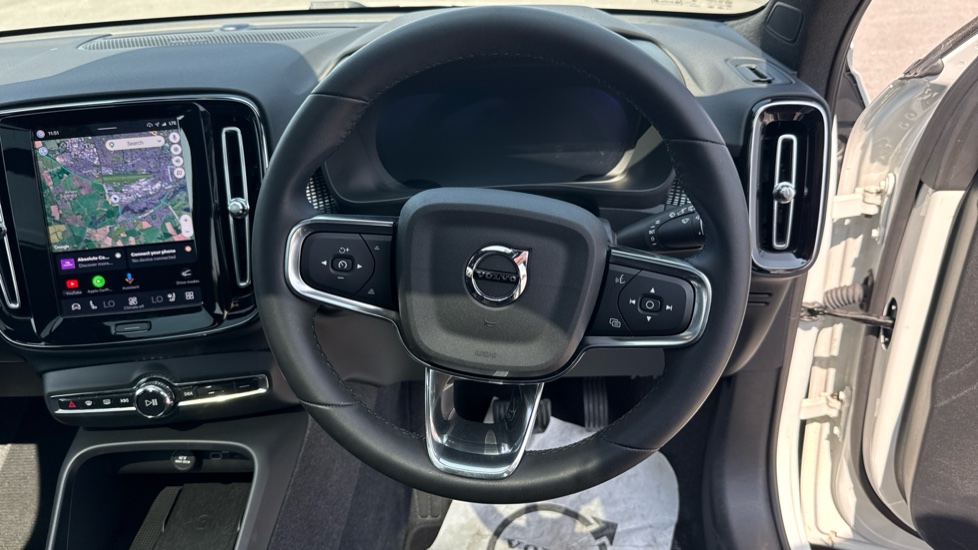 Volvo XC40 2.0 B4P Ultimate Dark 5dr Auto Petrol Estate - Image 10