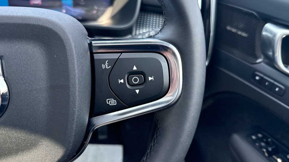 Volvo XC40 2.0 B4P Ultimate Dark 5dr Auto Petrol Estate - Image 20