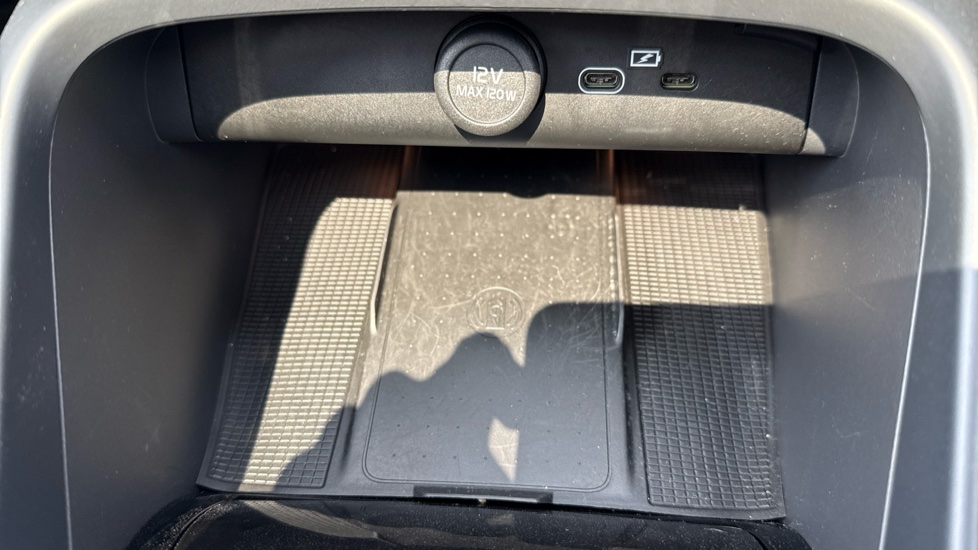 Volvo XC40 2.0 B4P Ultimate Dark 5dr Auto Petrol Estate - Image 34