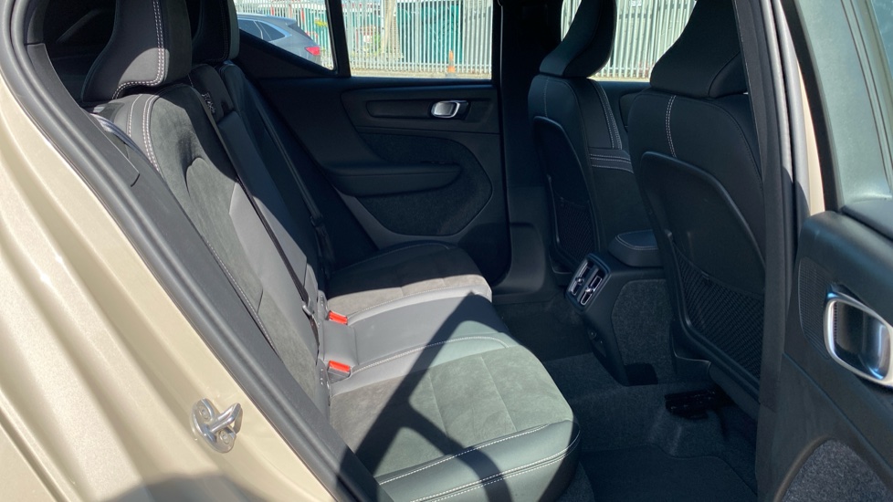 Volvo XC40 2.0 B4P Plus Dark 5dr Auto Petrol Estate - Image 6