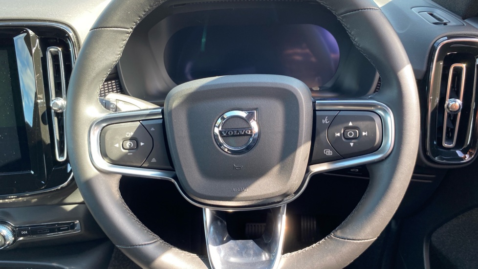 Volvo XC40 2.0 B4P Plus Dark 5dr Auto Petrol Estate - Image 10