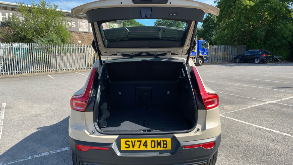 Volvo XC40 2.0 B4P Plus Dark 5dr Auto Petrol Estate - Image 13
