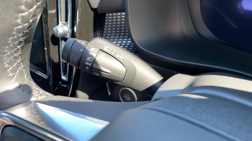 Volvo XC40 2.0 B4P Plus Dark 5dr Auto Petrol Estate - Image 23