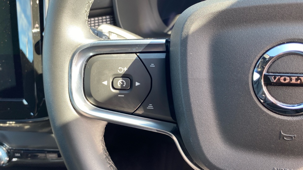 Volvo XC40 2.0 B4P Plus Dark 5dr Auto Petrol Estate - Image 24