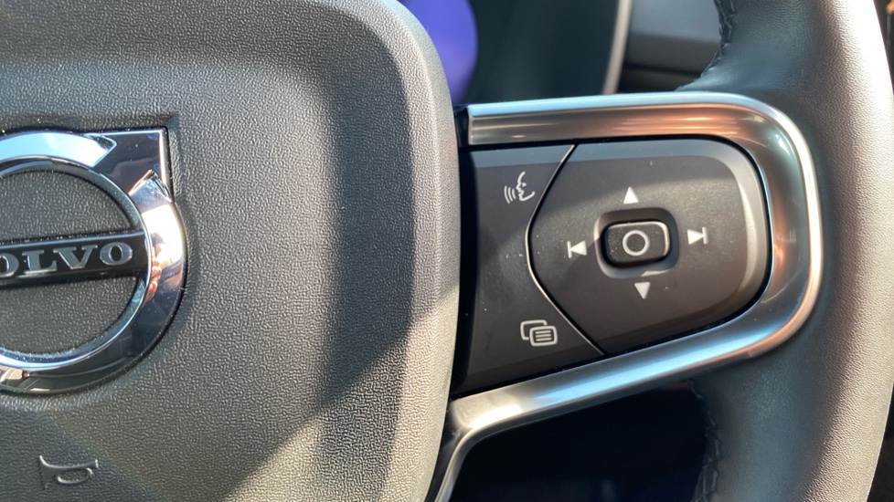 Volvo XC40 2.0 B4P Plus Dark 5dr Auto Petrol Estate - Image 25