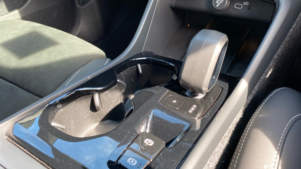 Volvo XC40 2.0 B4P Plus Dark 5dr Auto Petrol Estate - Image 29