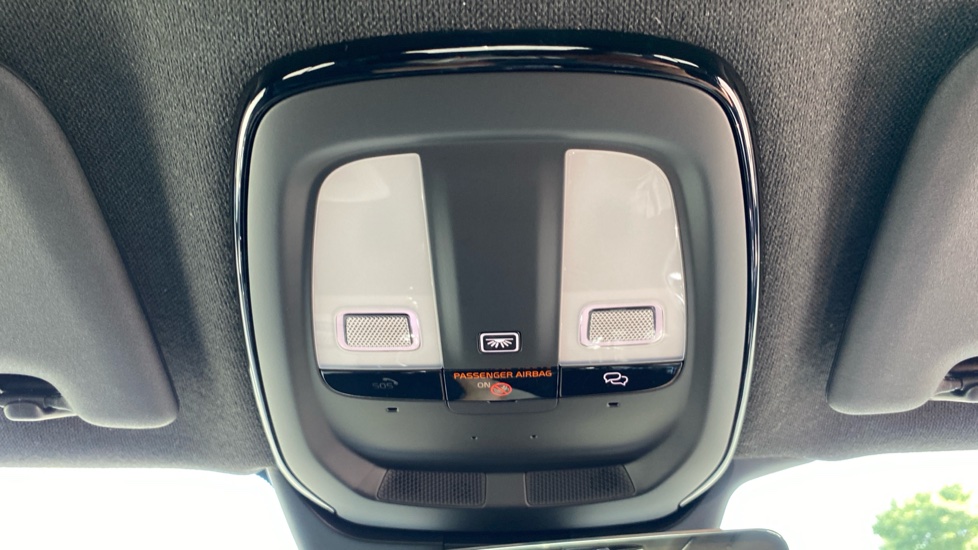 Volvo XC40 2.0 B4P Plus Dark 5dr Auto Petrol Estate - Image 31