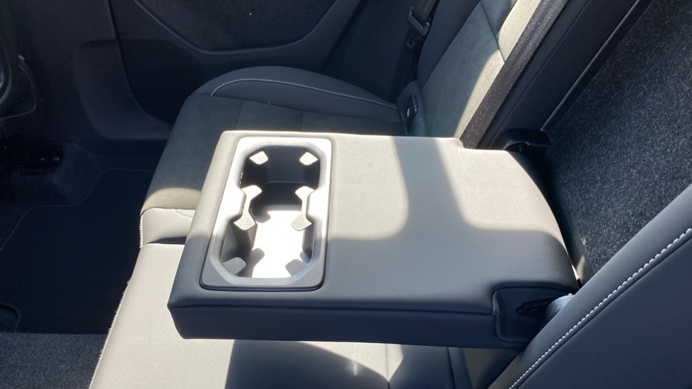 Volvo XC40 2.0 B4P Plus Dark 5dr Auto Petrol Estate - Image 37