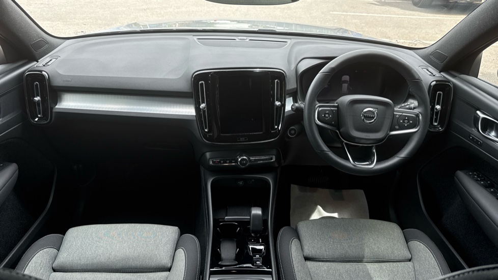 Volvo XC40 2.0 B3P Plus Dark 5dr Auto Petrol Estate - Image 5