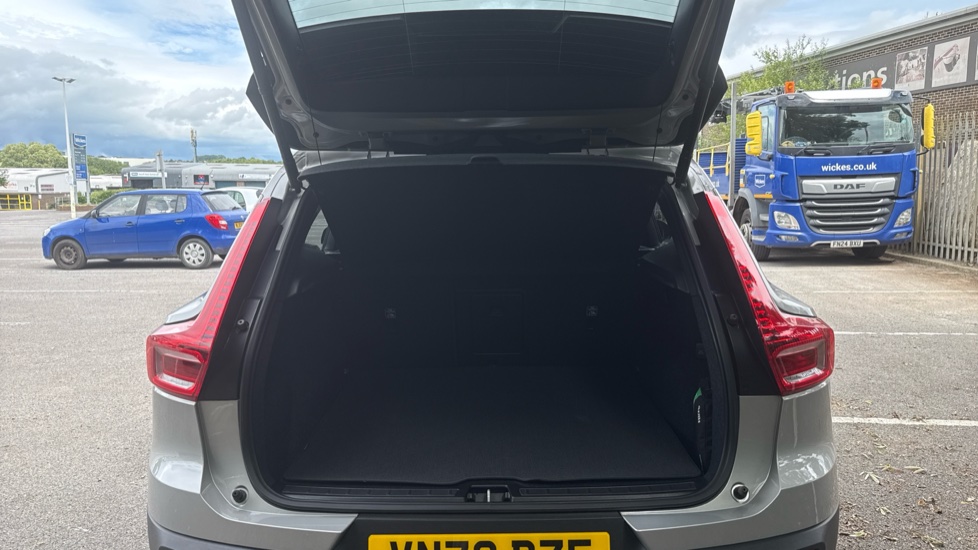 Volvo XC40 2.0 B3P Plus Dark 5dr Auto Petrol Estate - Image 13