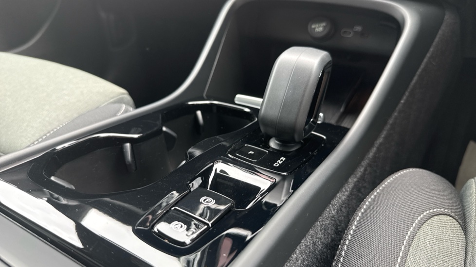 Volvo XC40 2.0 B3P Plus Dark 5dr Auto Petrol Estate - Image 22