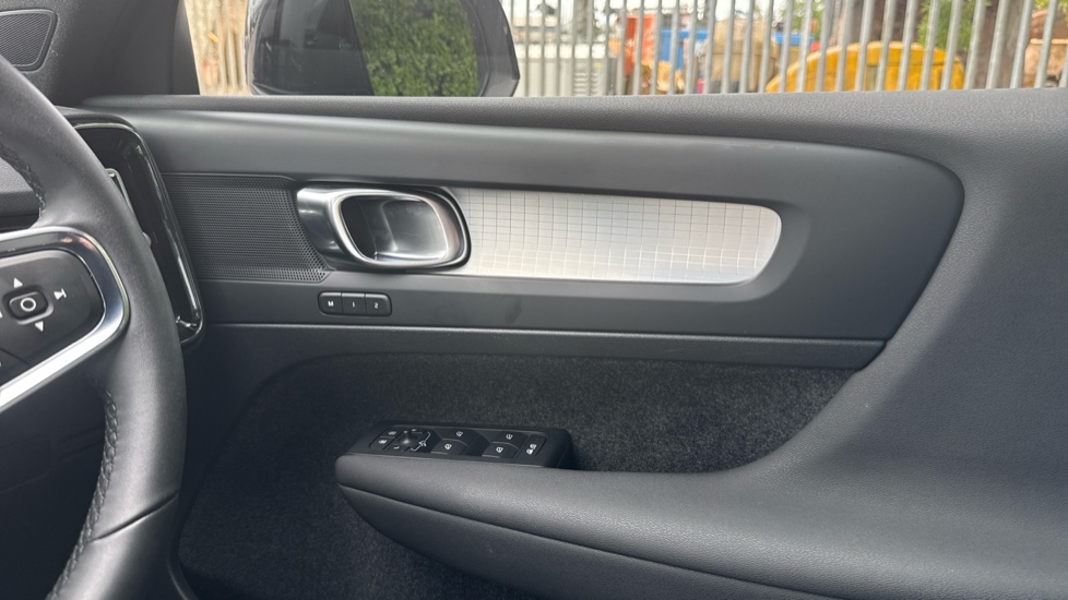 Volvo XC40 2.0 B3P Plus Dark 5dr Auto Petrol Estate - Image 24