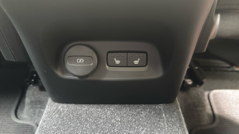 Volvo XC40 2.0 B3P Plus Dark 5dr Auto Petrol Estate - Image 28