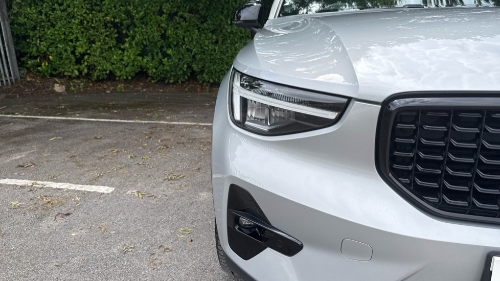 Volvo XC40 2.0 B3P Plus Dark 5dr Auto Petrol Estate - Image 30