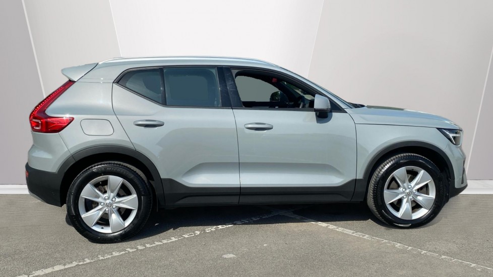 Volvo XC40 2.0 B3P Core 5dr Auto Petrol Estate - Image 3