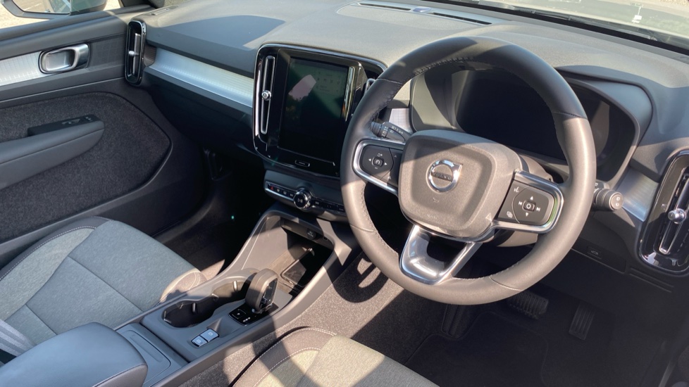 Volvo XC40 2.0 B3P Core 5dr Auto Petrol Estate - Image 4