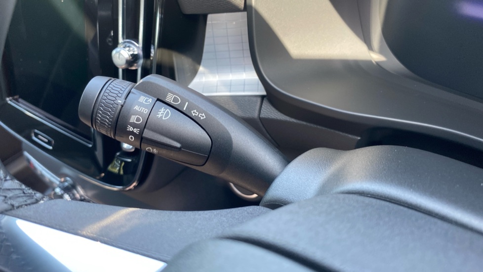 Volvo XC40 2.0 B3P Core 5dr Auto Petrol Estate - Image 20