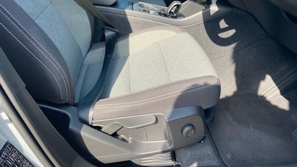 Volvo XC40 2.0 B3P Core 5dr Auto Petrol Estate - Image 30