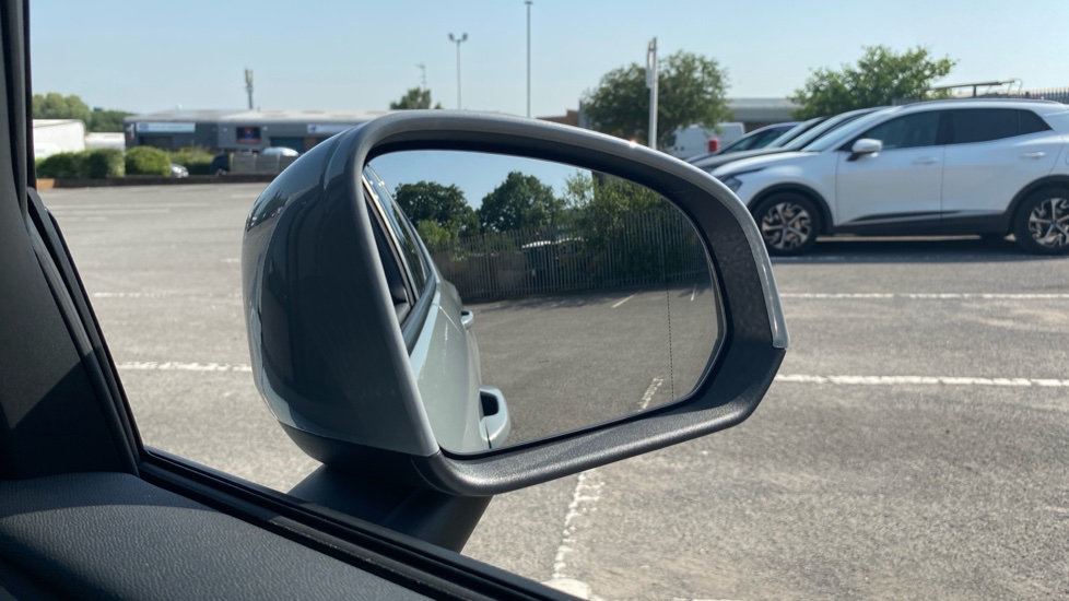 Volvo XC40 2.0 B3P Core 5dr Auto Petrol Estate - Image 32