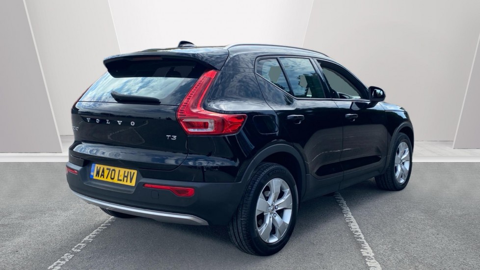 Volvo XC40 1.5 T3 [163] Momentum 5dr Petrol Estate - Image 2