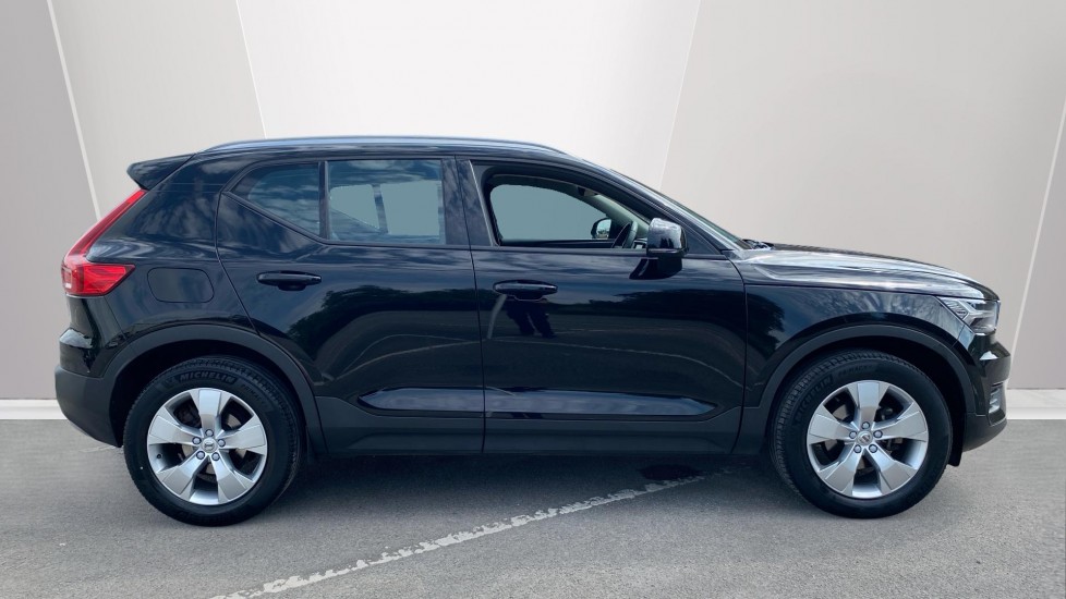 Volvo XC40 1.5 T3 [163] Momentum 5dr Petrol Estate - Image 3