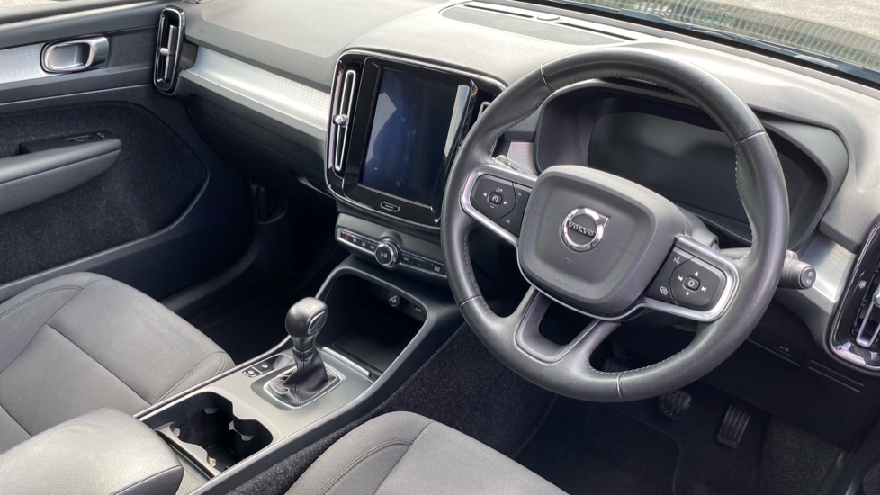 Volvo XC40 1.5 T3 [163] Momentum 5dr Petrol Estate - Image 4