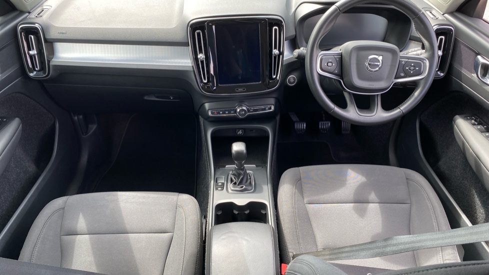 Volvo XC40 1.5 T3 [163] Momentum 5dr Petrol Estate - Image 5
