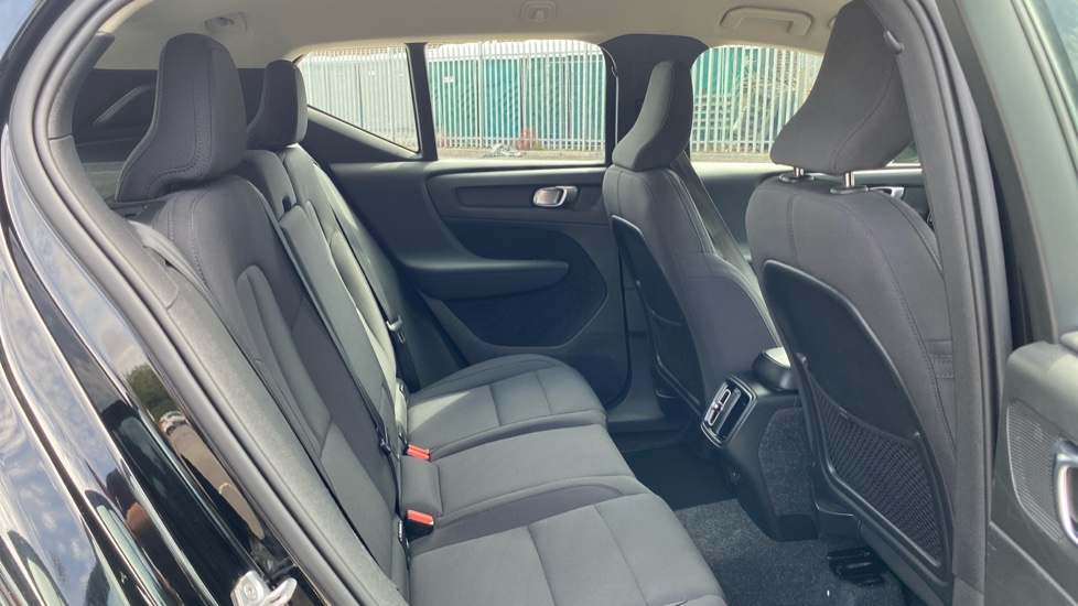 Volvo XC40 1.5 T3 [163] Momentum 5dr Petrol Estate - Image 6